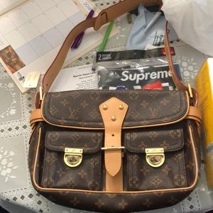 Louis Vuitton handbag FL0023